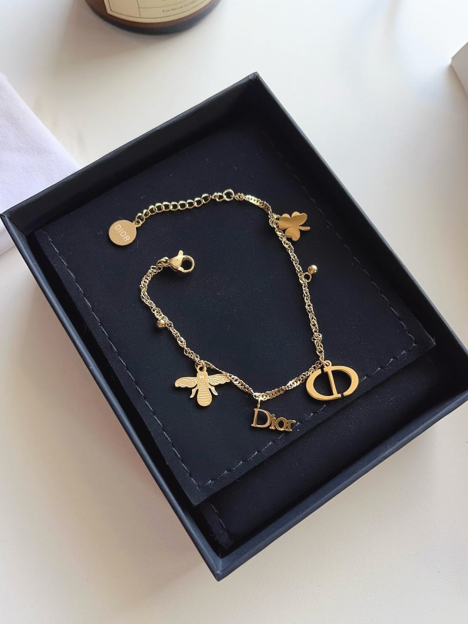 CD Armband Bee Gold Details